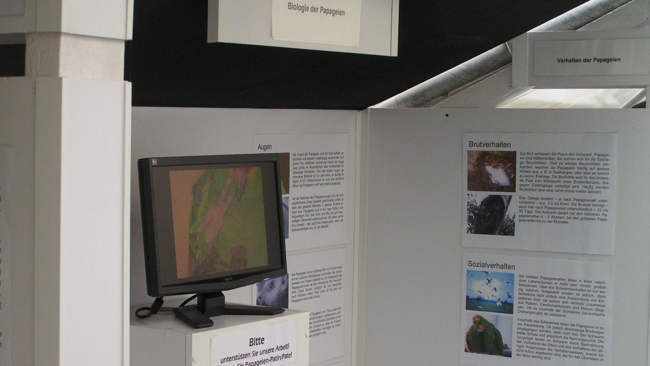 Ausstellungsraum: Informationen über Papageien und Papageienschutz